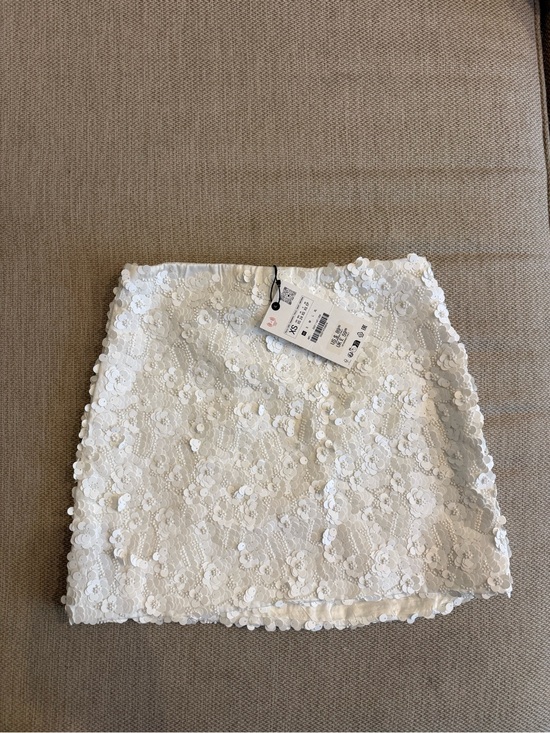 Zara Dresses & Skirts - Zara White Sequin Floral Lace Mini Skirt